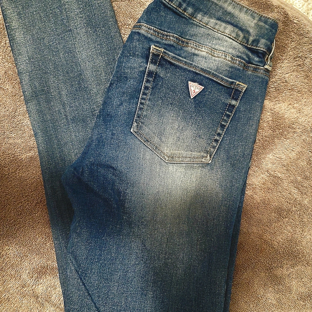 GUESS sz 30 straight leg jeans